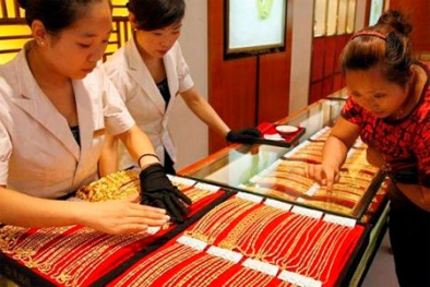 Giá vàng hôm nay: Liên tục giảm theo chiều thế giới